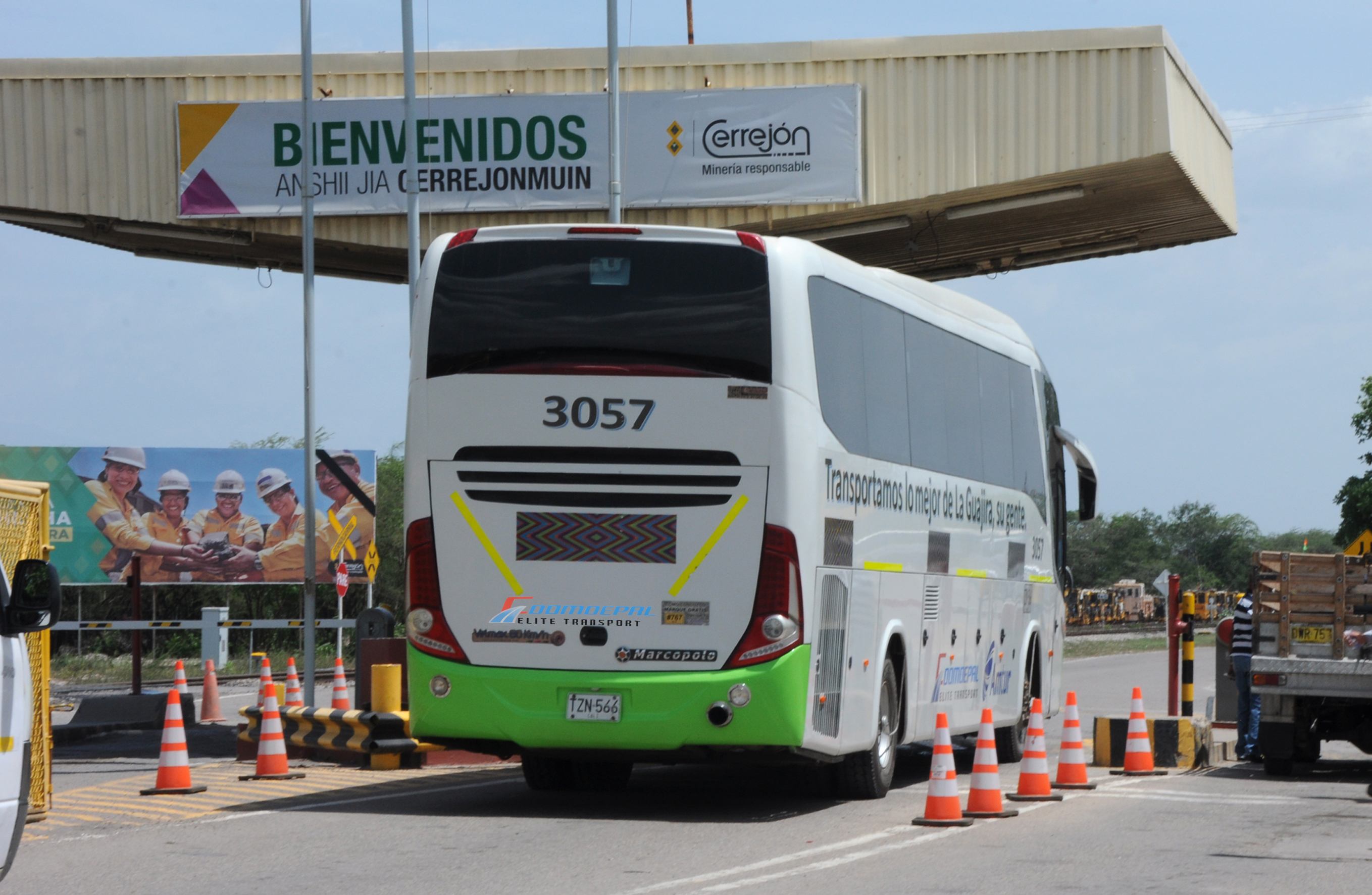 TRANSPORTAMOS LO MEJOR DE LA GUAJIRA… SU GENTE